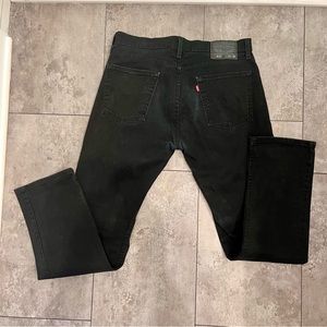 Black Levi’s 513s